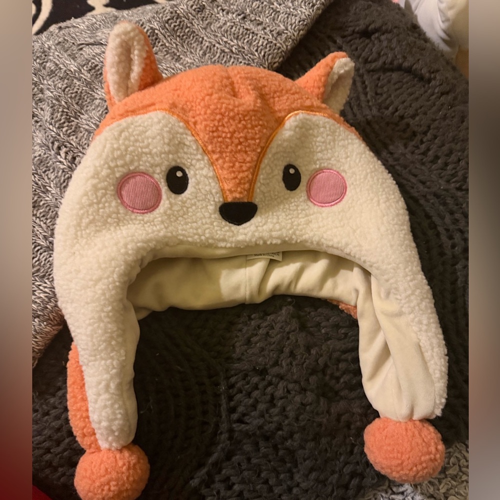 New unisex warm winter hat animal critter squirrel fox
One size kids.